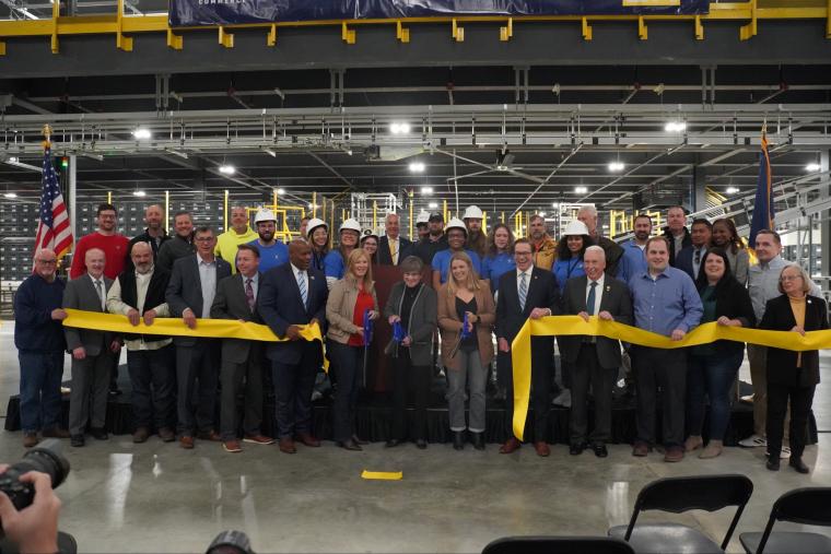 KS: Governor Cuts Ribbon at $403 Million URBN Distribution Center in K.C., Set to Bring 2,000 Jobs
