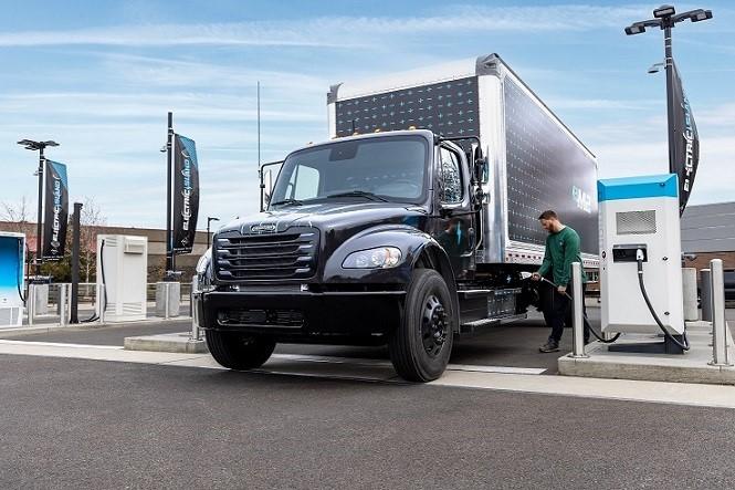 MI: State Partners with Daimler Truck, DTE Energy to Build Michigan’s ‘Truck Stop of the Future’