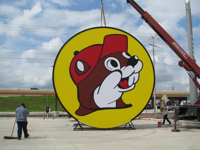 OH: Buc-ee's Plans First Ohio Location in Dayton Suburb, with 120 Fueling Stations, 698 Parking Spots