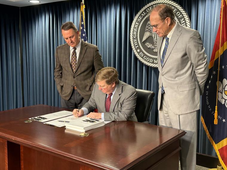 MS: Governor Signs Legislation for Second Largest Economic Development Project in State History