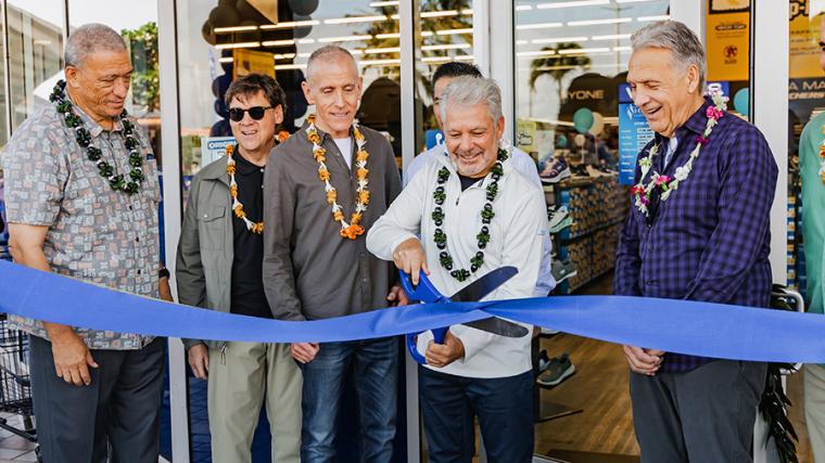 HI: Skechers Celebrates Opening of New Maui Store