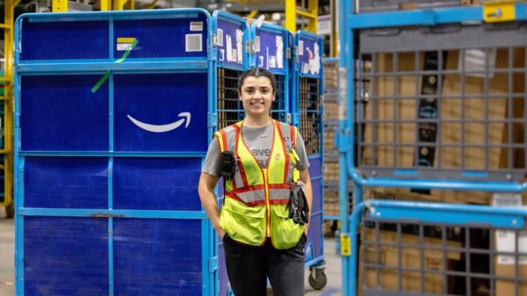 MA: Amazon Unveils $300 Million, 2.8 Million-SF Robotics Fulfillment Center in Charlton